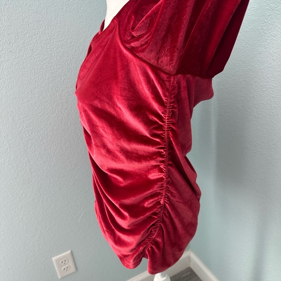 Torrid Plus Size 2 Off Shoulder Velvet Shirred Front Red Stretch NWOT - Picture 7 of 11